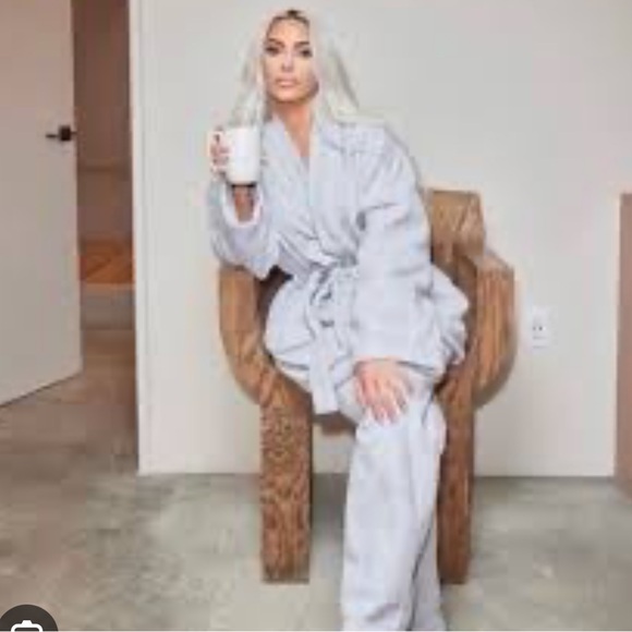 SKIMS Light Gray fleece wrap robe - Picture 2 of 10